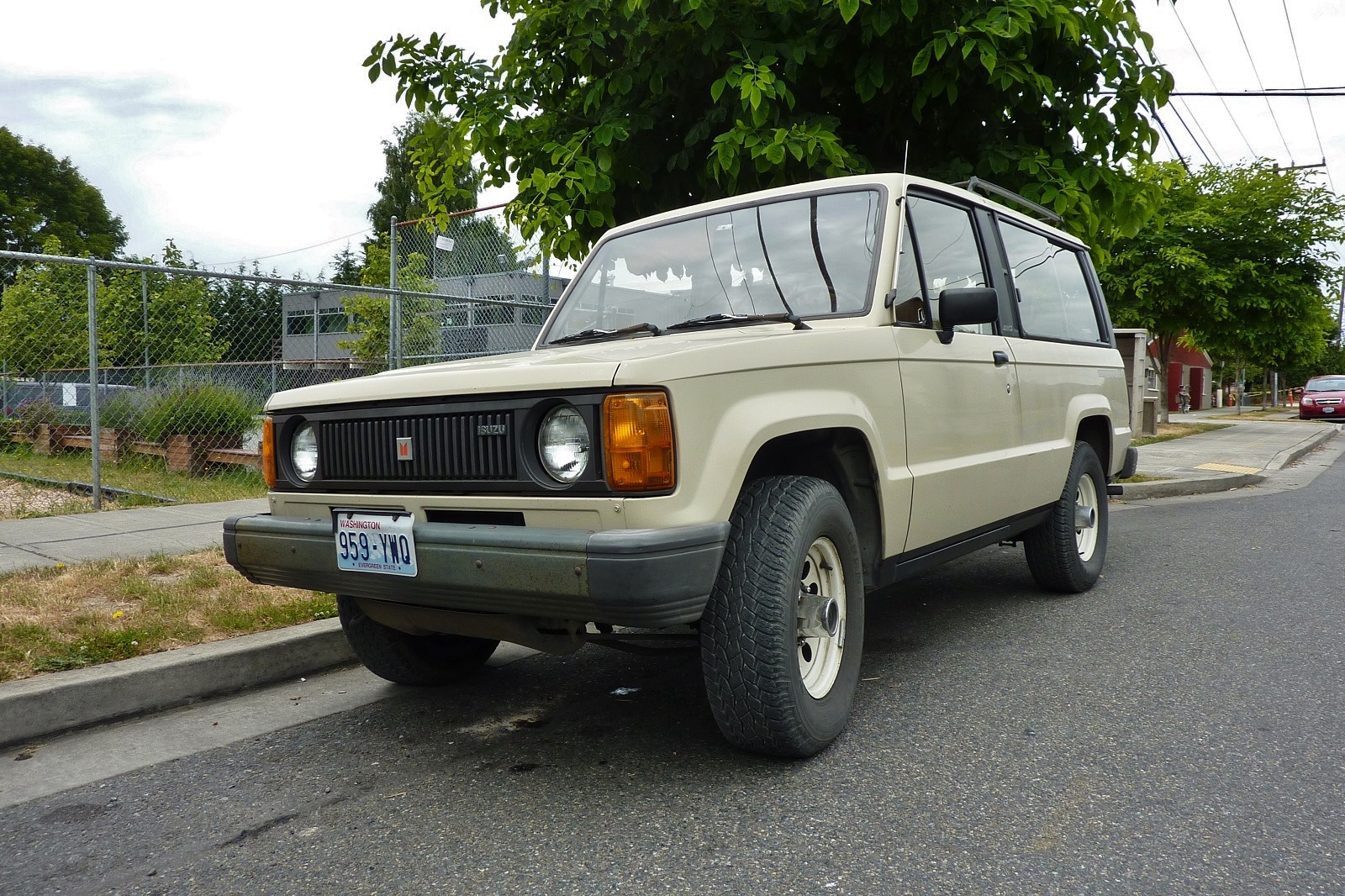 Seattle's Parked Cars: 1986 Isuzu Trooper II