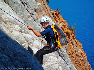 Ο ΨΗΛΟΤΕΡΟΣ ΚΑΤΑΡΑΚΤΗΣ ΣΤΟ ΚΟΣΜΟ ΠΟΥ ΧΥΝΕΤΑΙ ΣΕ ΘΑΛΑΣΣΑ ΒΡΙΣΚΕΤΑΙ ΣΤΗΝ ΕΛΛΑΔΑ  