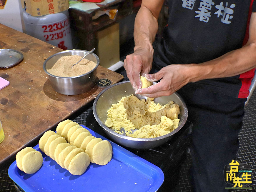 台南白糖粿/40多年老店/從路邊攤賣到開店面/當天備料限量供應/完全沒有油耗味/傳統古早味點心/散步甜食台式下午茶