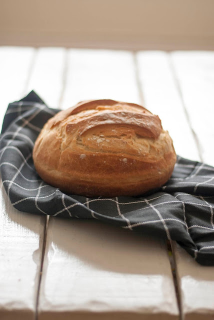Pan fácil con harina normal, hogaza rústica fácil, hacer pan con harina normal