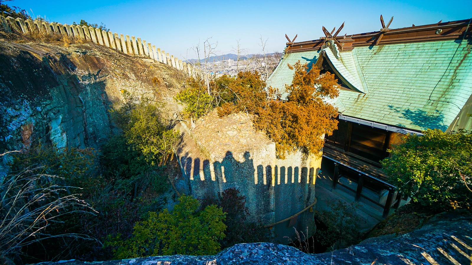 Guillermo Alarcon's Aka Egnogra Blog Ishi no Hoden Floating Mystery