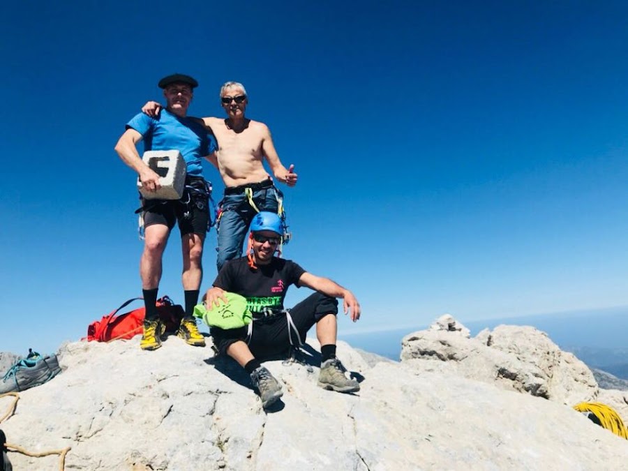 cumbre-cima-pico-urriellu-naranjo-bulnes-aventura-enlacima