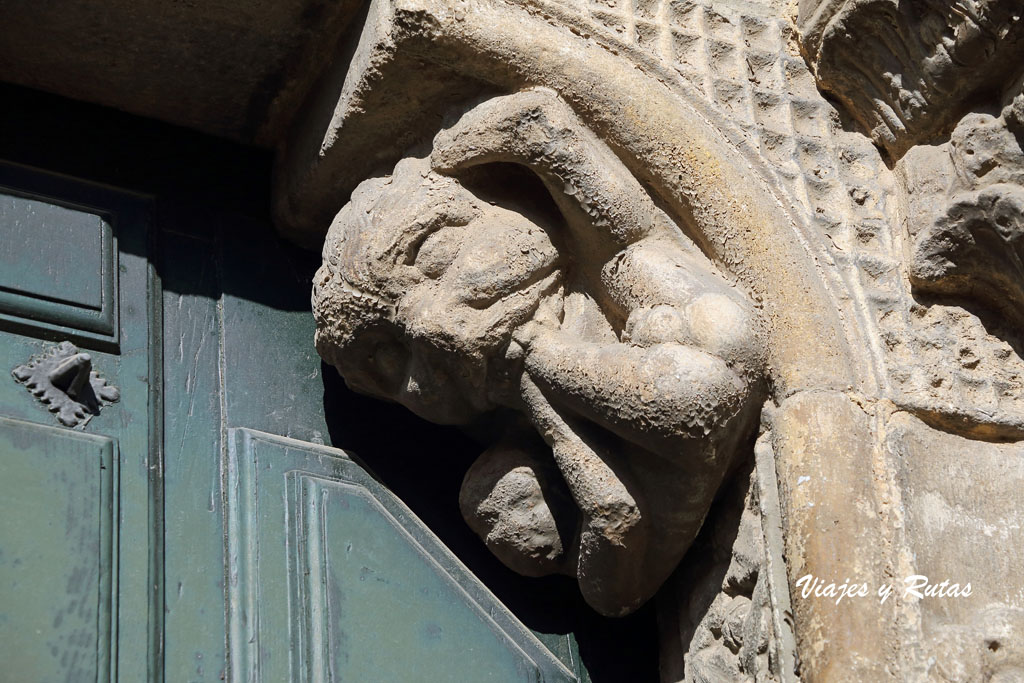 Detalle de la Portada de San Nicolás, Portomarín