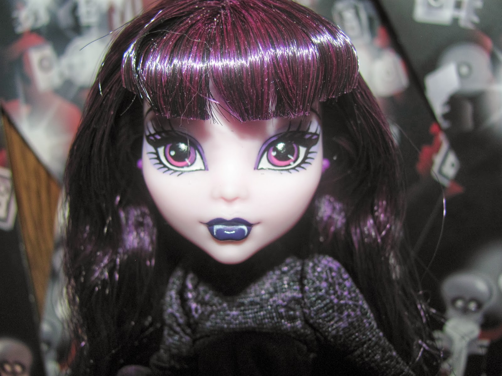 Dolls Within Pictures: Elissabat Review