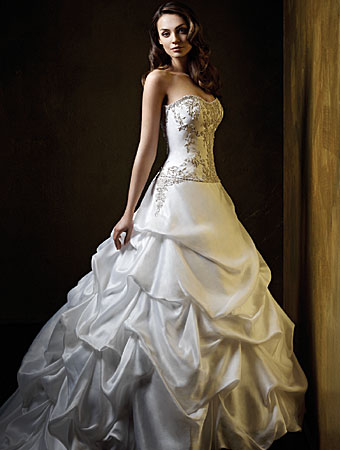 http://1.bp.blogspot.com/-mqe4s9uqS6s/UVz5o_3pWLI/AAAAAAAABro/4jDru31avAQ/s1600/Beautiful+White+Wedding+Dresses+Photos+2.jpg