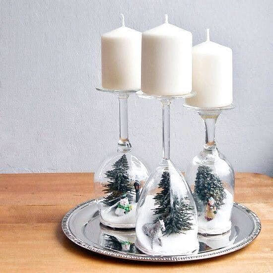 Centro de mesa simples com taças para decorar no Natal