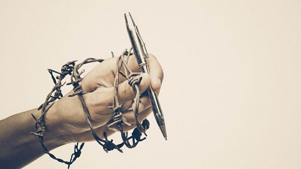 අසත්‍ය පුවත් පාලනයට ගෙනා නව නීතිය මාධ්‍යට වැට බඳී ?