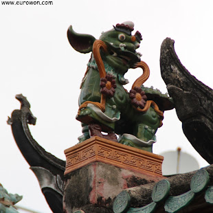 Figura de unicornio en el tejado del Memorial Tang