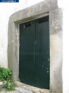 Travessa da Amoreira de Castelo de Vide, Portugal (crossing)