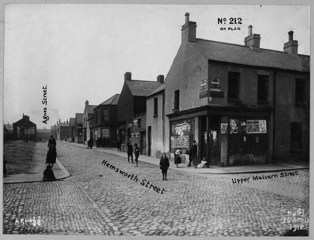 60 Amazing Vintage Photographs Capture Street Life in Belfast in the