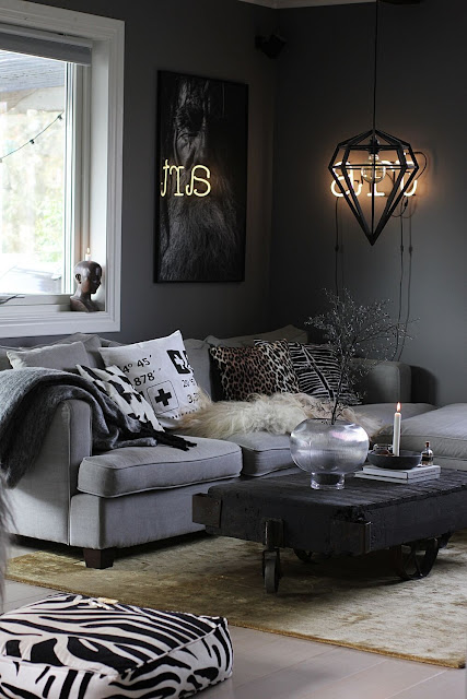 annelies design, webbutik, webshop, nätbutik, webbutiker, ljusstake, vardagsrum, fårskinn, lampa, lampor, grått, grå, gråa, ansikte, ljusstake, ljusstakar, dekoration, soffa