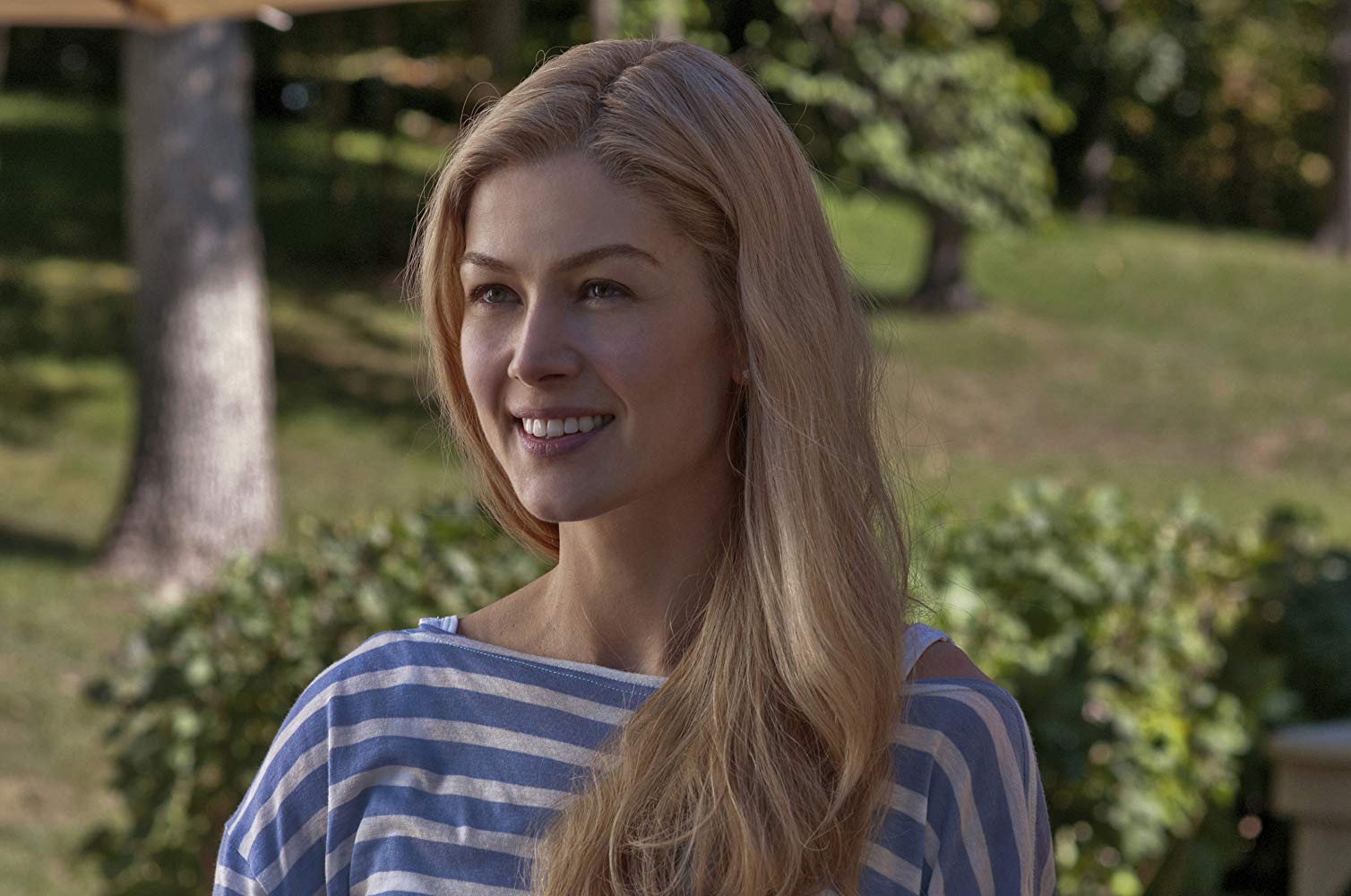 Rosamund Pike protagonista della serie Amazon 'The Wheel of Time