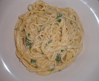 
espaguetis Con Salsa De Queso Y Limón
