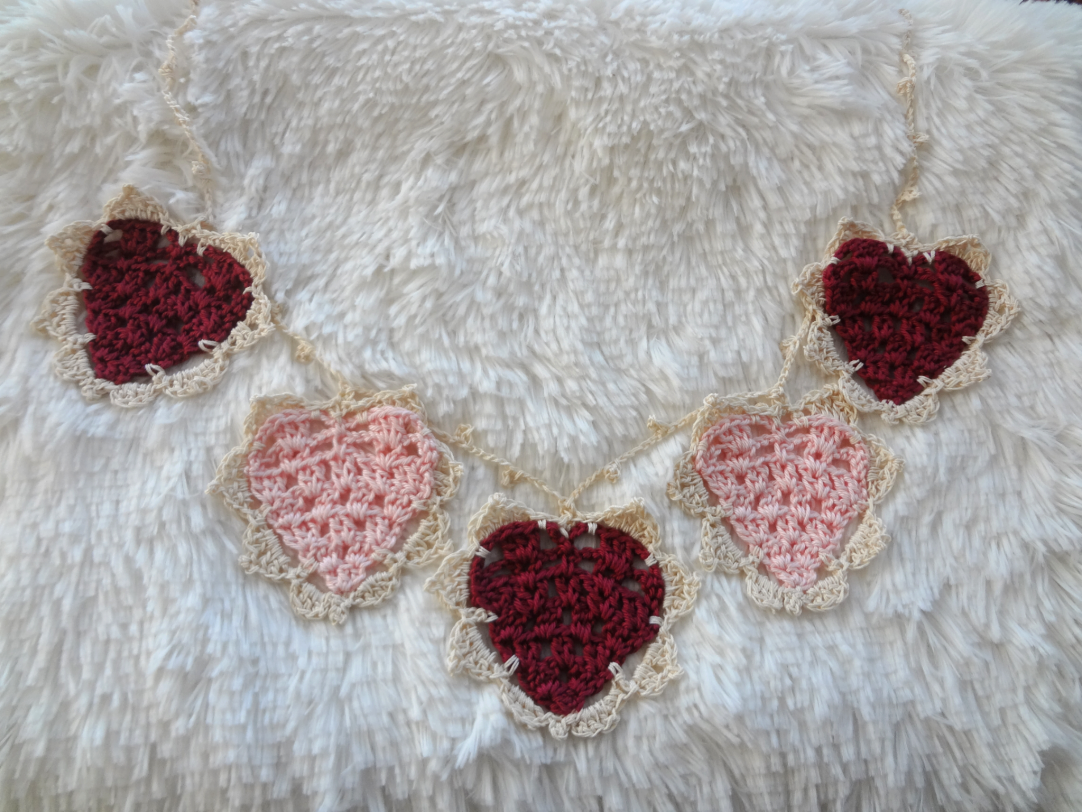 Little Treasures Vintage Crochet Heart Bunting free pattern