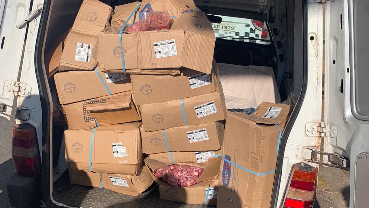 Polícia Militar detém trio e recupera mais de 200 quilos de carnes furtados