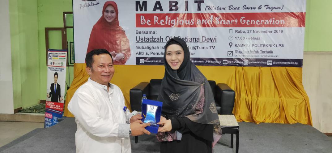 KEGIATAN MALAM BINA IMAN dan DAKWAH (MABID) di POLITEKNIK LP3I BANDUNG