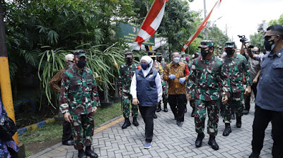 Panglima TNI Meninjau Pelaksanaan PPKM Skala Mikro di Surabaya