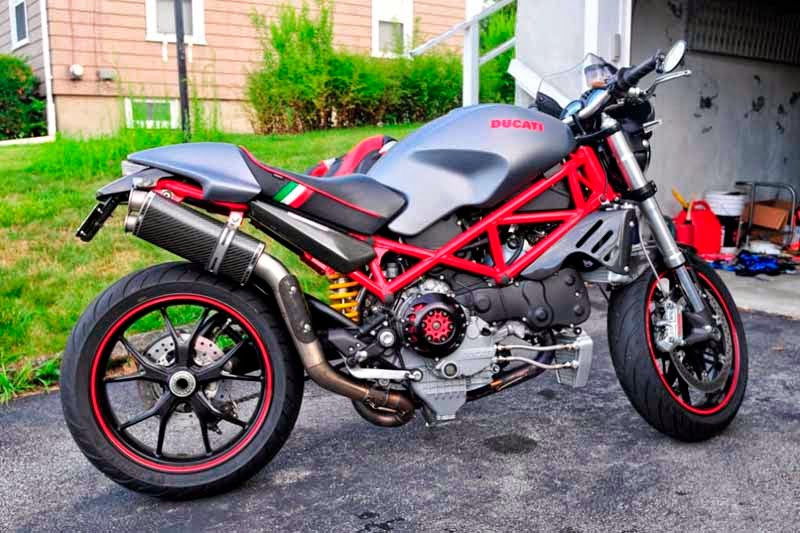 Ducati Monster r4