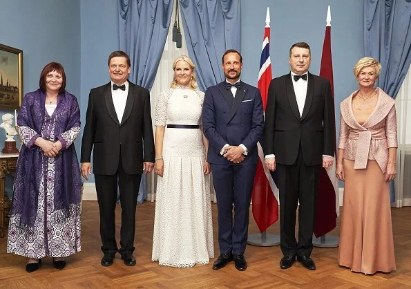 Crown Prince Haakon and Crown Princess Mette-Marit attended a dinner held by President of Latvia, Raimonds Vējonis and Mrs. Iveta Vējone at Riga