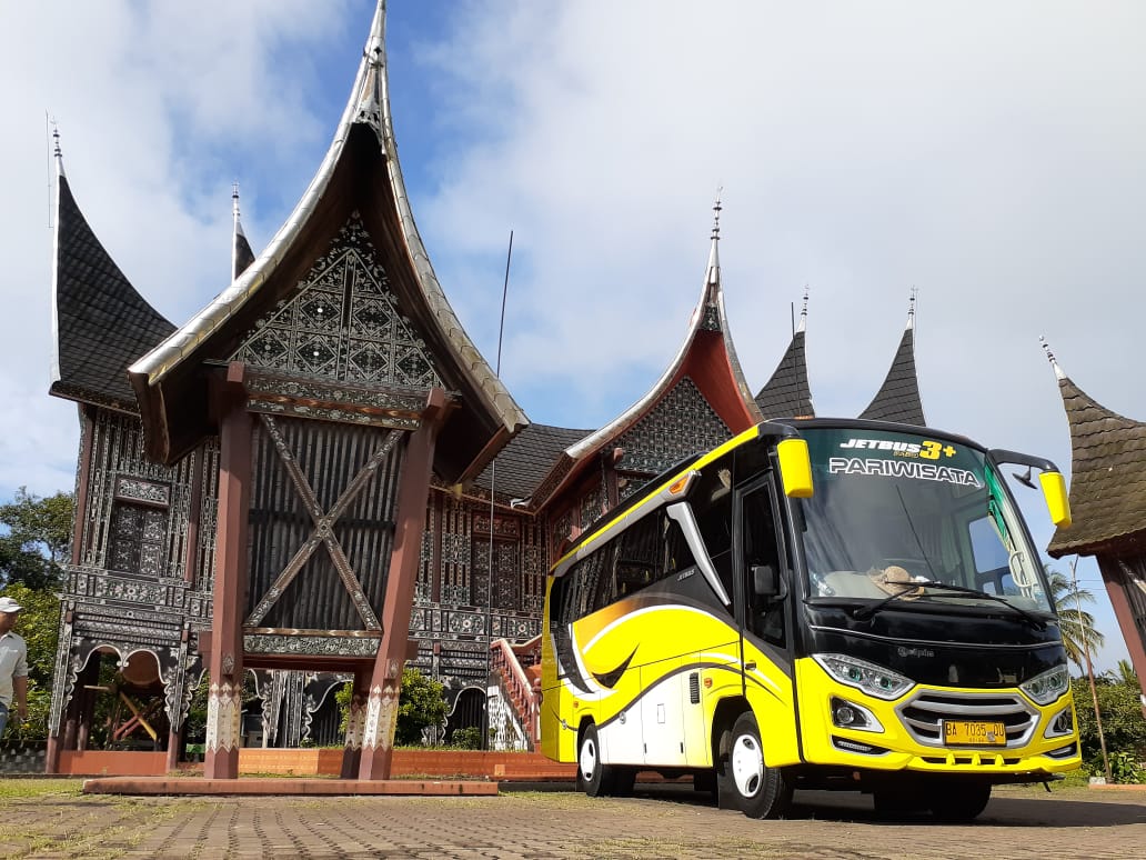 Jelajah Ranah Minang: Menggali Pesona Padang Melalui Bus Pariwisata Dinas