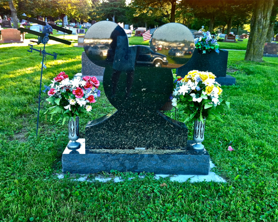 EAA Oshkosh Air, cemetery, grave, mickey mouse headstone