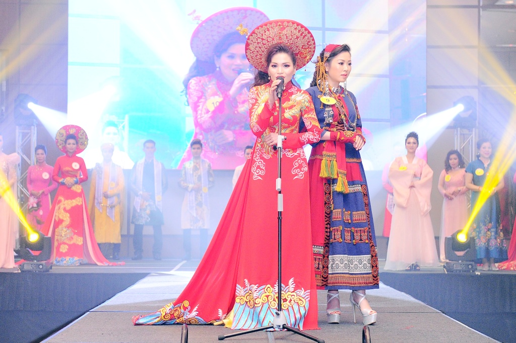  Miss, Mrs & Mr Malaysia Chinatown World Beauty Pageant 2019 rực rỡ sắc màu đêm chung kết tại Malaysia