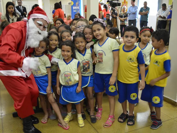 'Papai Noel dos Correios' tem 6 mil cartas a serem adotadas em Rondônia 'Papai Noel dos Correios' tem 6 mil cartas a serem adotadas em Rondônia