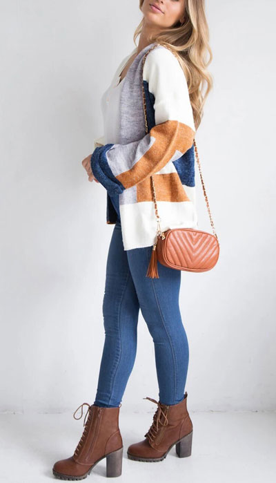 Change up your look with a variety of fabrics and textures. Mix colors, patterns, and cardigan lengths to really make your look pop. Here are 26 Breathtaking Cardigan Styles that are Chic and Warm. Winter outfits via higiggle.com #cardigan #winterstyle #knit #sweater