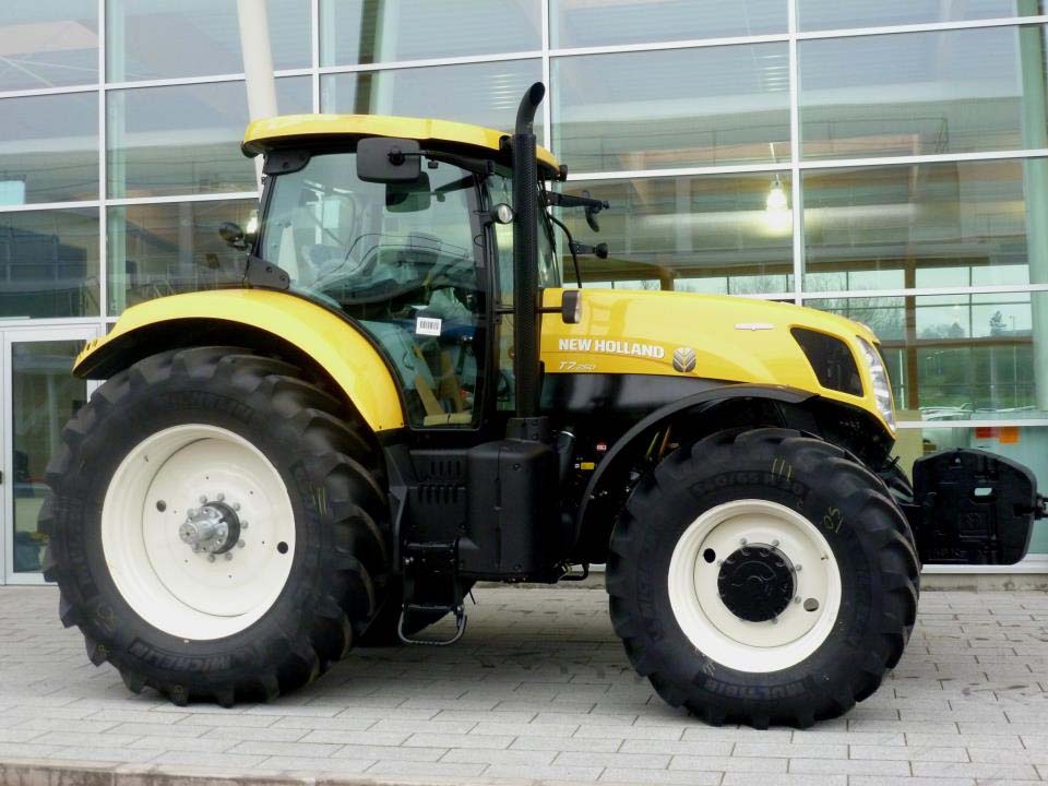 Tractors - Farm Machinery: New Holland T7 Yellow Power