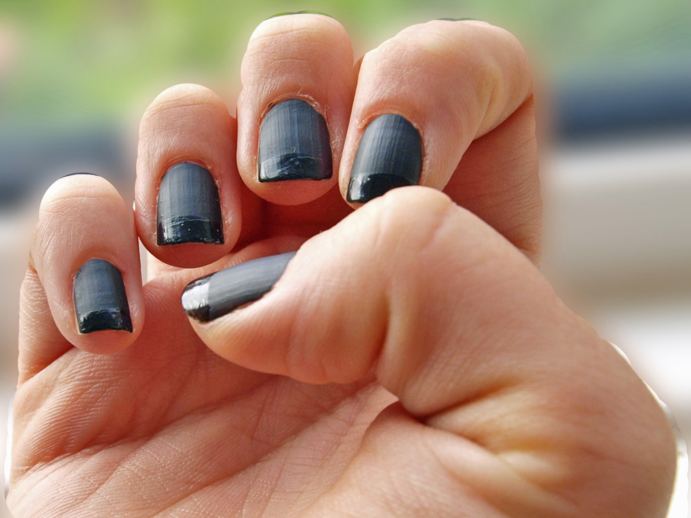 GemSeren UK Beauty Blog: NOTD: Matte Black Nails