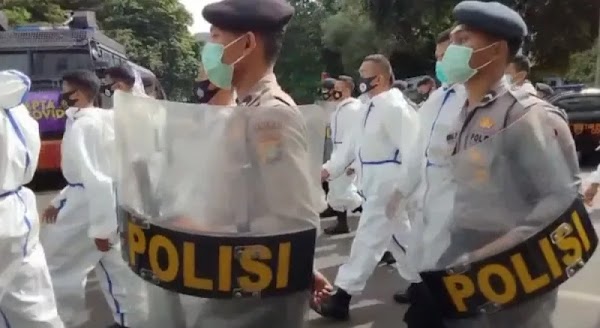 Brimob Kerahkan Pasukan Antiradioaktif saat Pemeriksaan Habib Rizieq