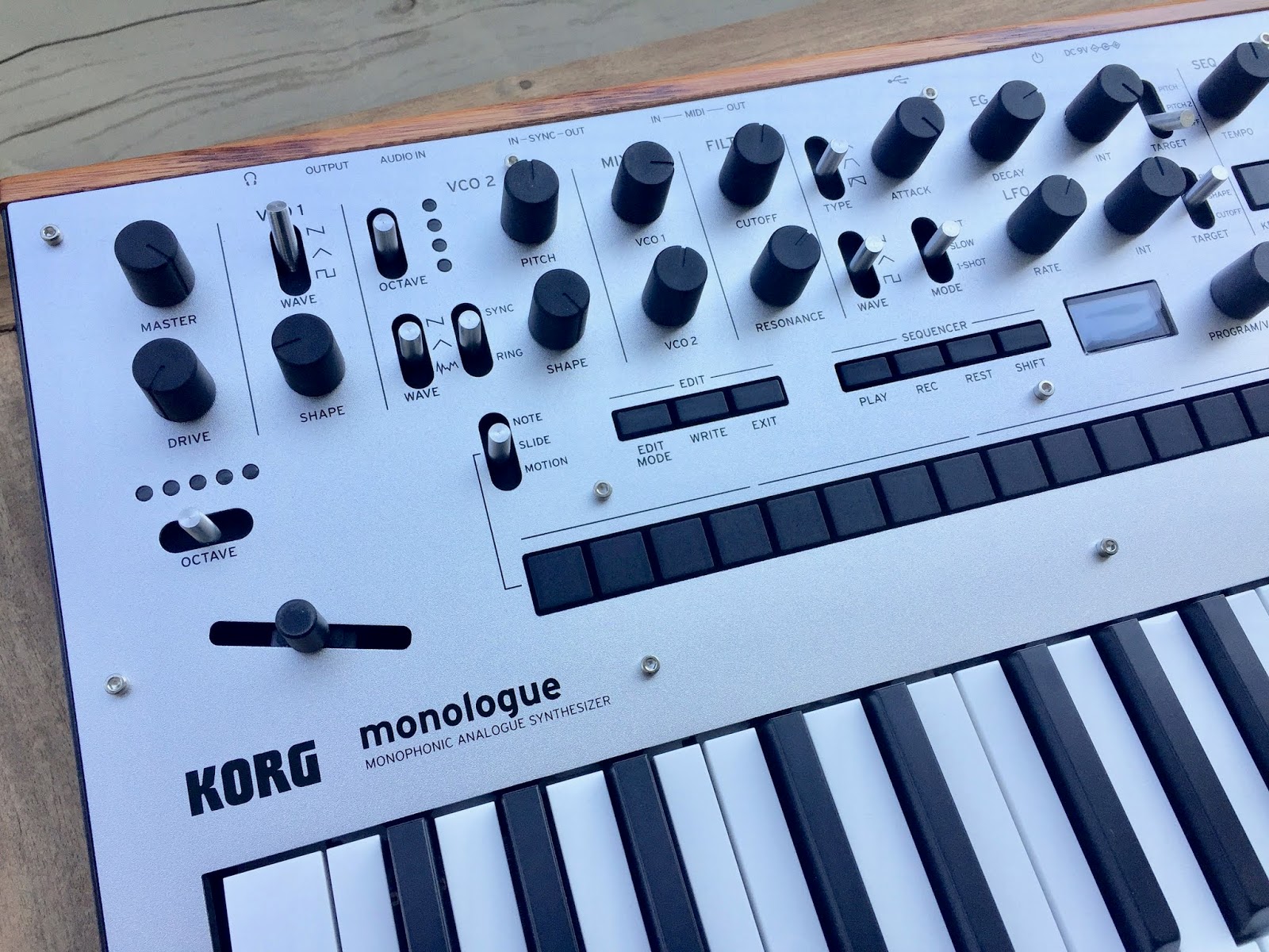 monophonica: アナログシンセ KORG monologue を衝動買い -2