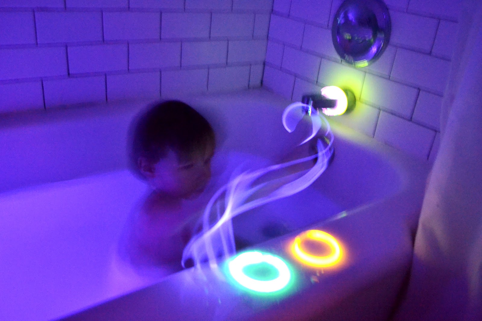 Baby Blakely For the Boys Glow Bath