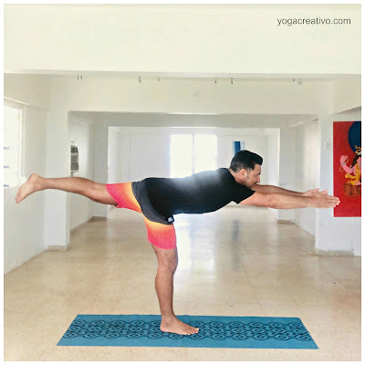 yoga-creativo-beneficios-ejercicio-guerrero-virabhadrasana-rafael-martinez-ayurveda-salud-wellness-bienestar.