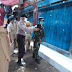 Bersama Pihak Terkait, Koramil 0824/21 Puger Melakukan Penyemprotan Disinfecktan Pasar Puger, Cegah Penularan Covid 19