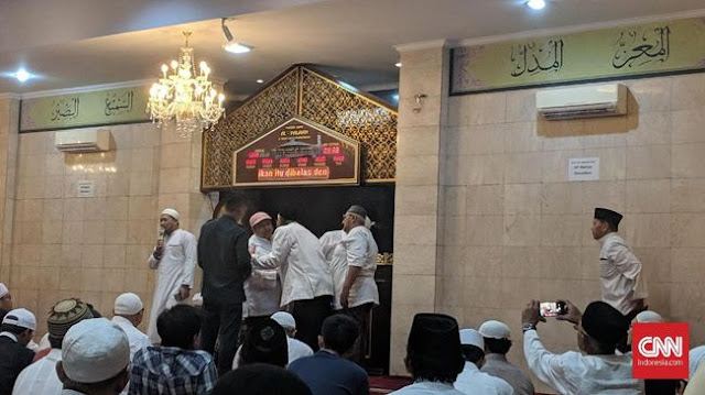 Pendukung Prabowo Gelar Subuh Putih di Sejumlah Masjid Pendukung Prabowo Gelar Subuh Putih di Sejumlah Masjid