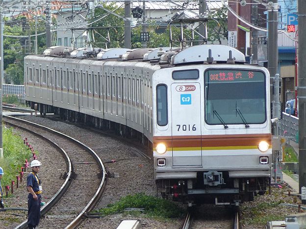 東急東横線　特急　渋谷行き　7000系