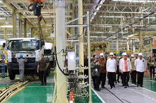 Presiden Jokowi Melepas Ekspor Mobil Isuzu Traga Ke Filipina
