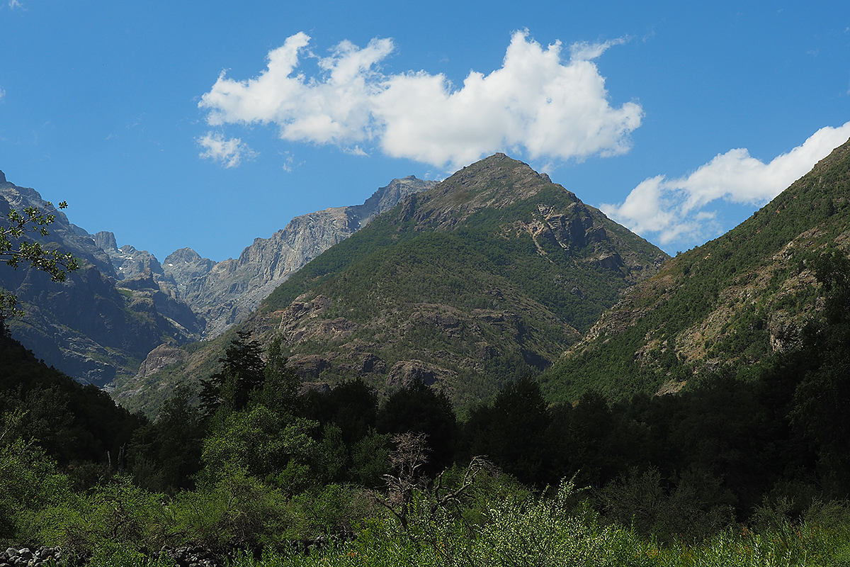 Montañas y algo más... Conociendo las Lagunas Cuellar y el Cajón del