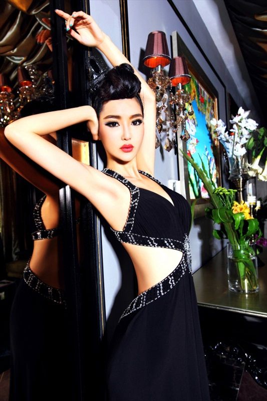 Chinese Celeb Actress and Model Li Ying Zhi Gorgeous_115