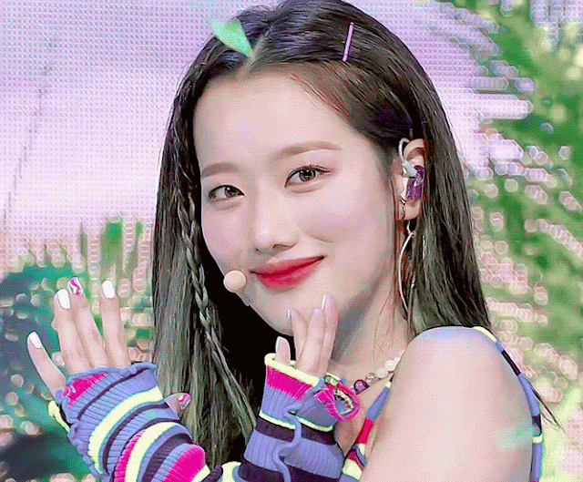 또 한번 레전드 갱신한 에이프릴 나은 직캠 | 인스티즈