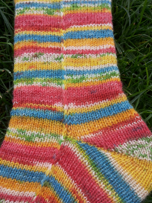 Heike&rsquo;s Blogwelt: Socken flach gestrickt: ganz einfach mit 2 Nadeln
