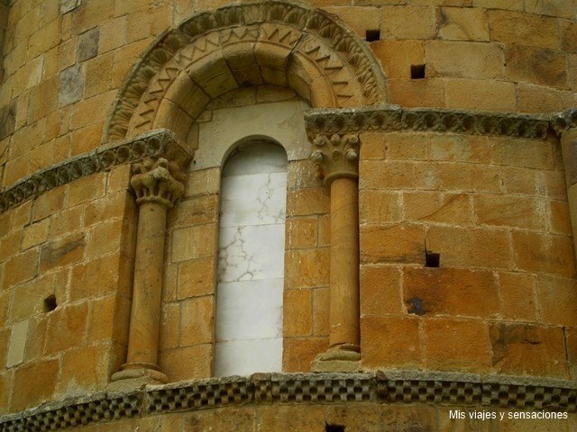 Colegiata de Santa Cruz de Castañeda, Cantabria