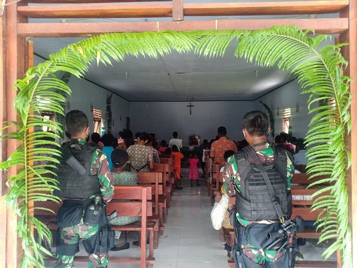Gereja Santo Petrus Jadi Saksi Persahabatan Satgas dan Masyarakat Papua