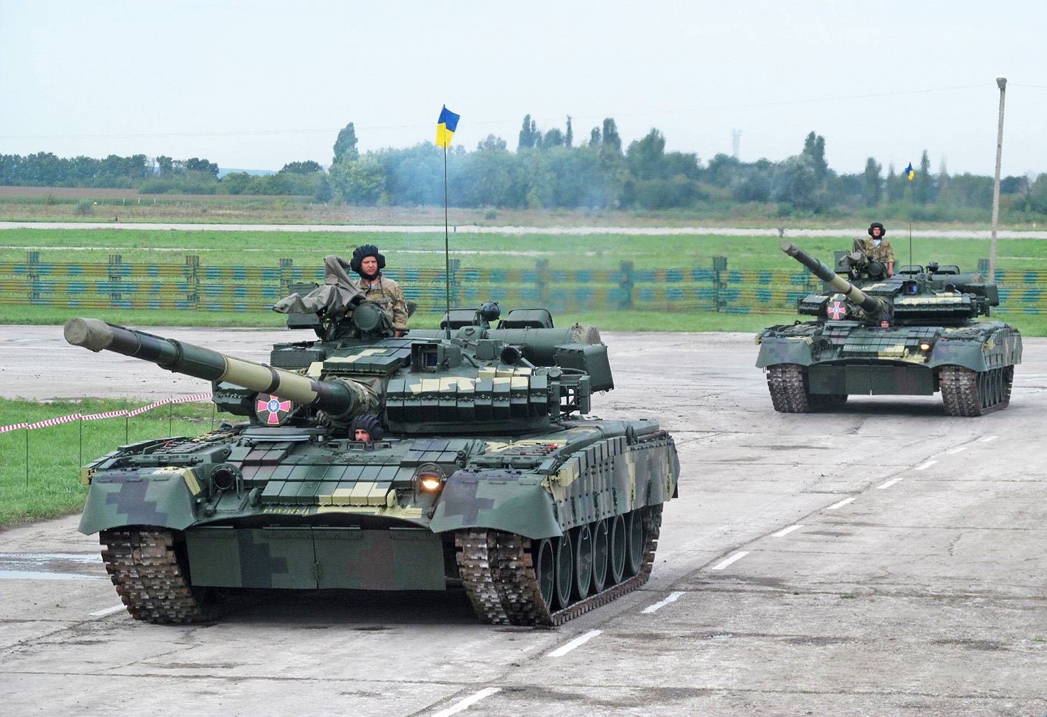 Купить украина б. Т-80бв. Т-80бв на Украине. Танк т-80бв. Танк т 80 на Украине.