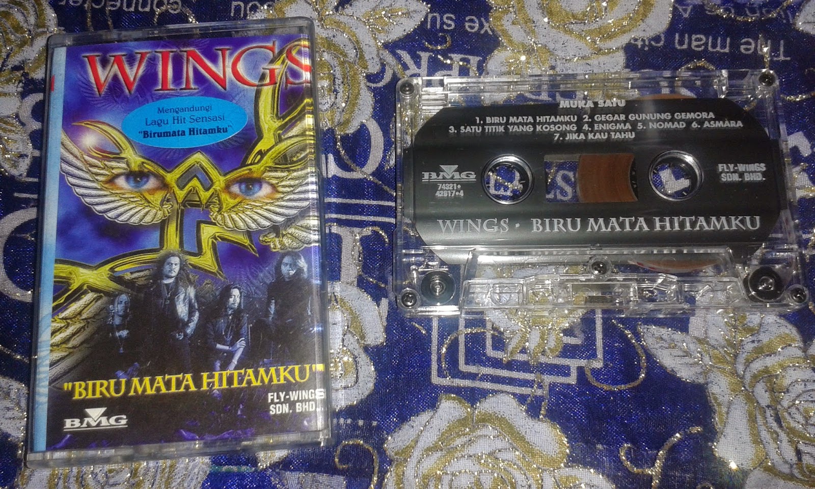 UVIANHELL696 WINGS BIRU MATA HITAMKU