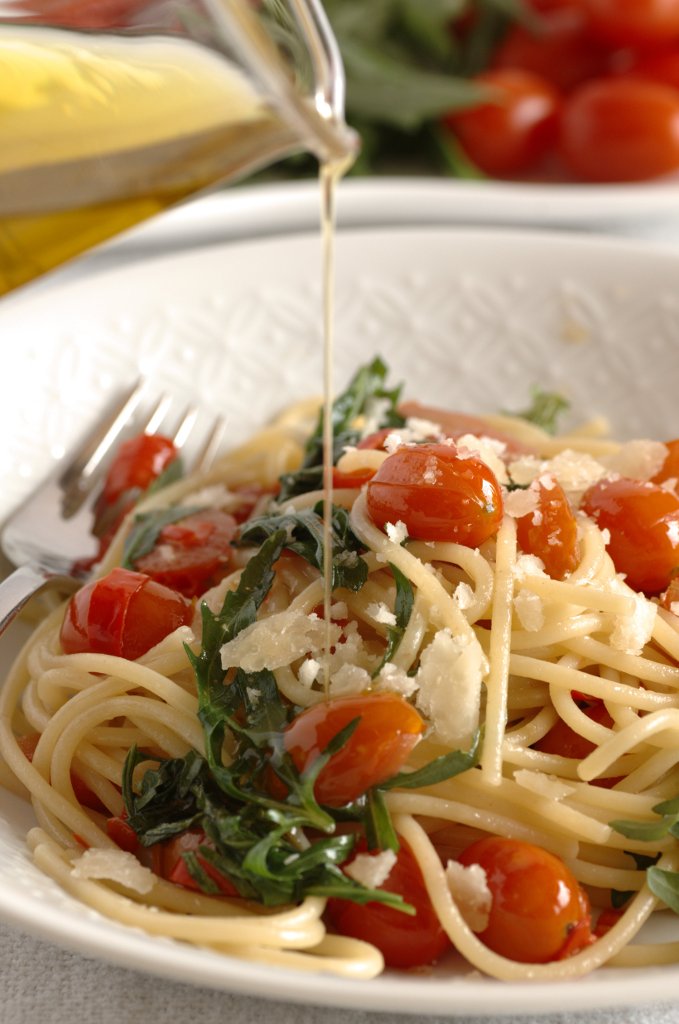 Spaghetti, rucola, pomodori datterini e peperoncino | Colazione da Jo