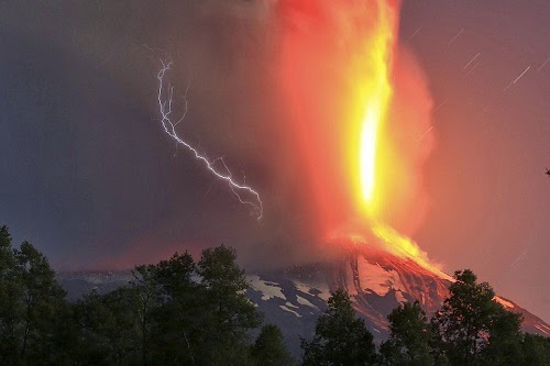 Villarrica_volcano_eruption_chile