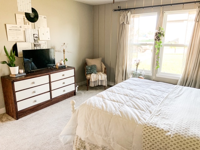 eclectic wall decor in neutral bedroom