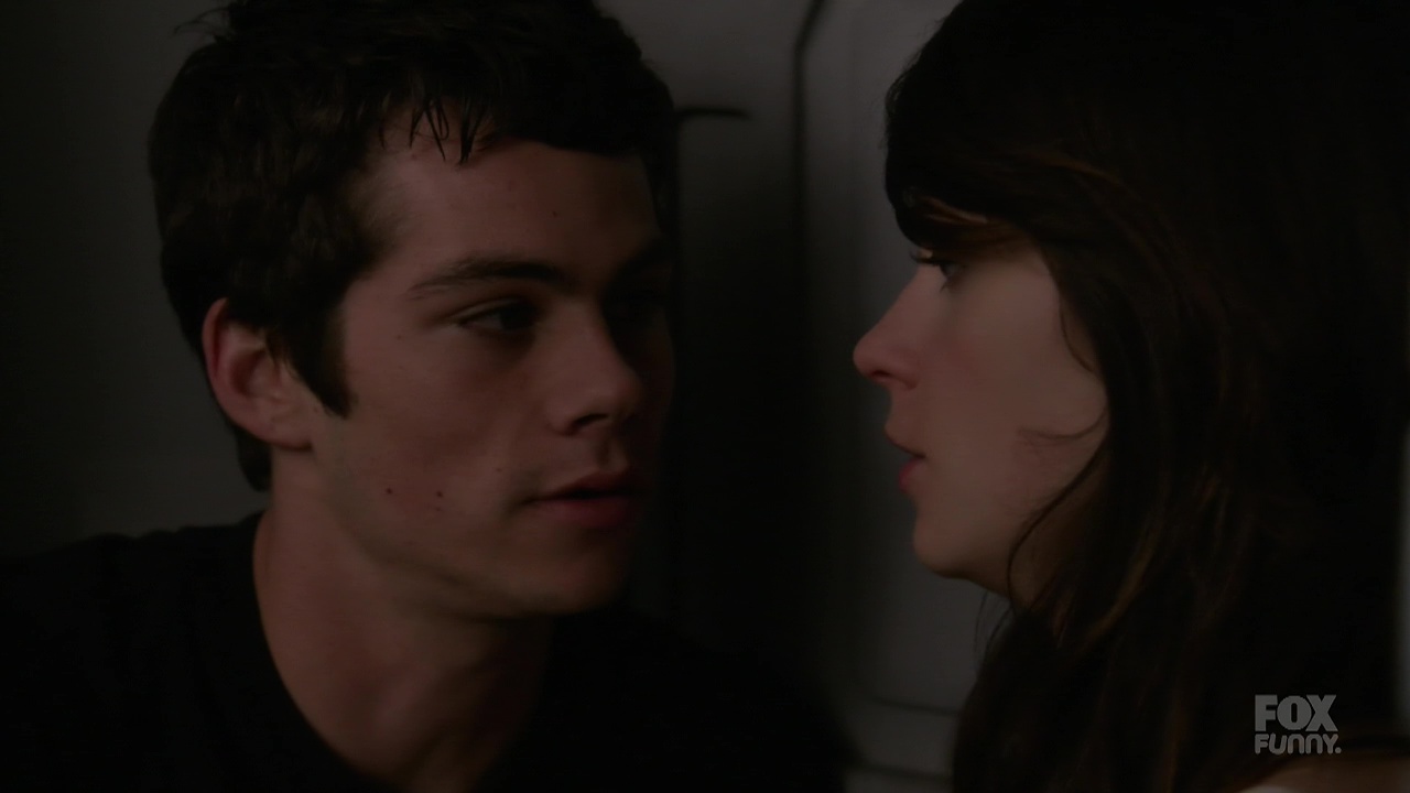 ausCAPS Dylan O'Brien shirtless in New Girl 223 "Virgins"